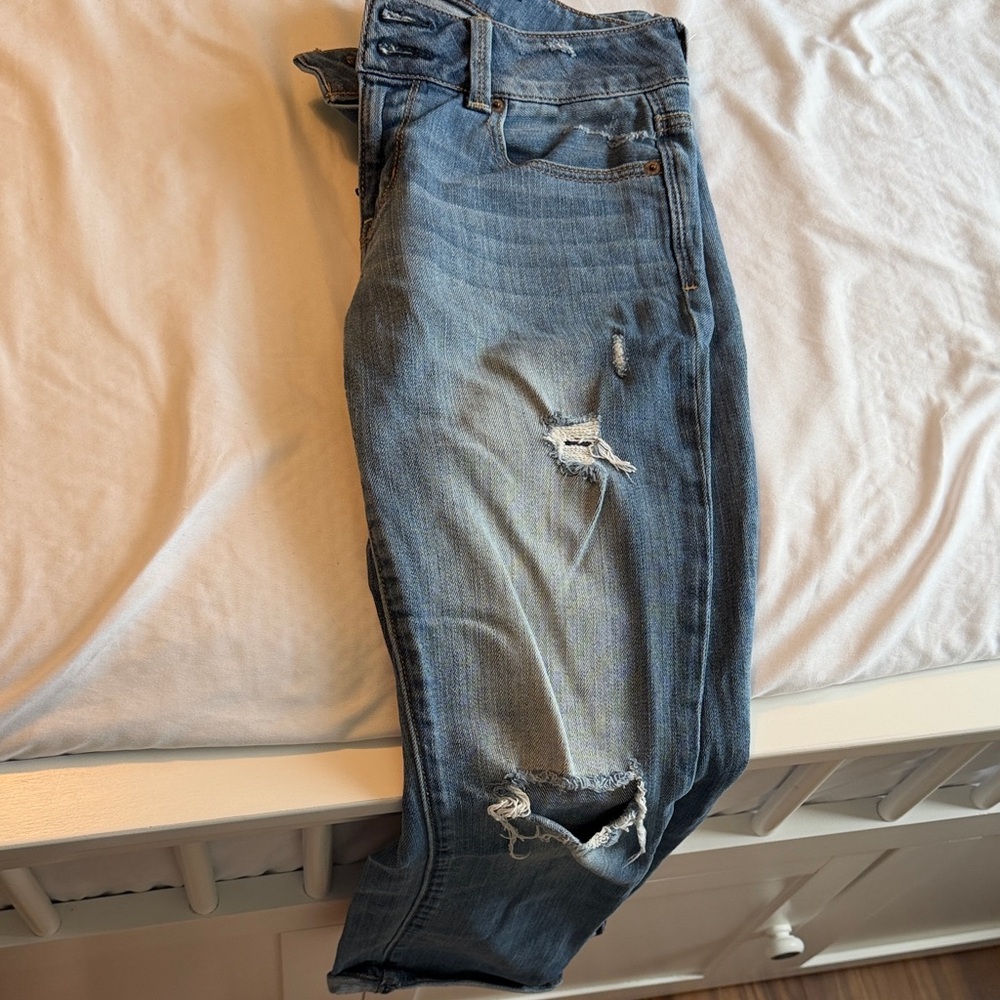American Eagle Outfitters Blue Distressed cropped Boyfriend Jeans
